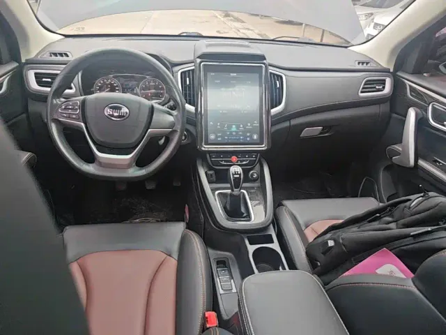 SWM Motor SWM X7 — Фото автомобиля 9