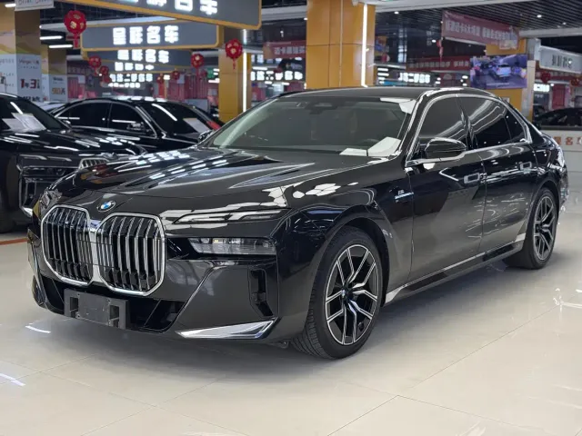 Фотография автомобиля — BMW 7 Series