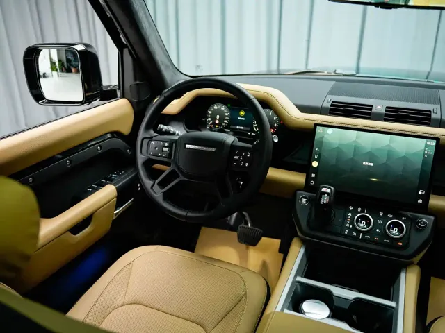 Land Rover Defender — Фото автомобиля 11