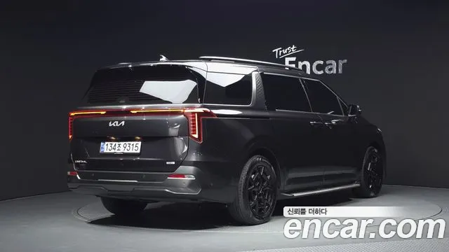Kia Carnival Generation 4 — Фото автомобиля 2
