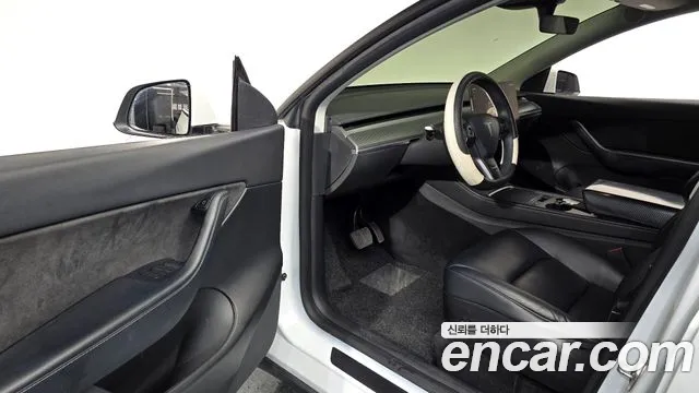 Tesla Model Y — Фото автомобиля 10