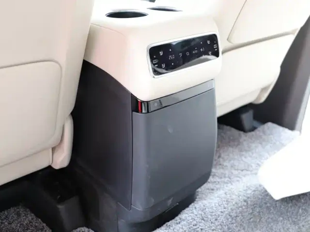 Li Auto MEGA — Фото автомобиля 17