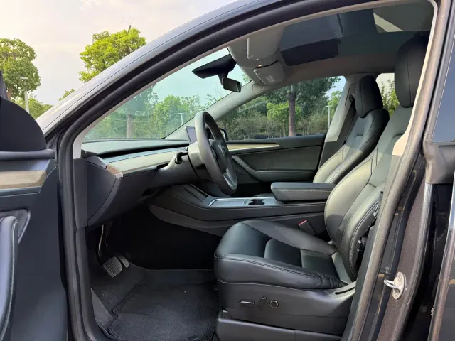 Tesla Model Y — Фото автомобиля 8