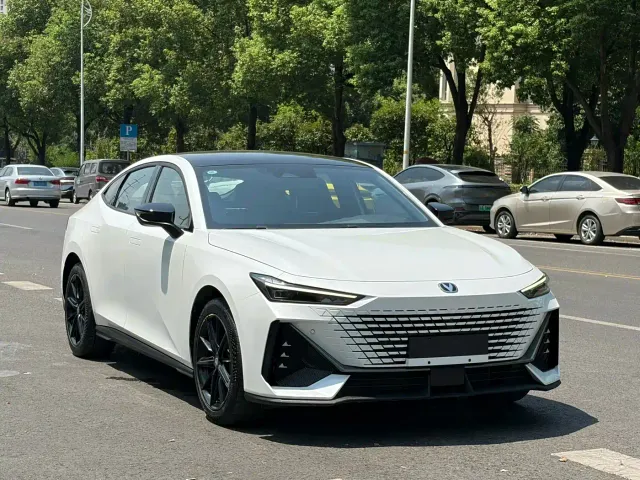 Changan UNI-V — Фото автомобиля 3