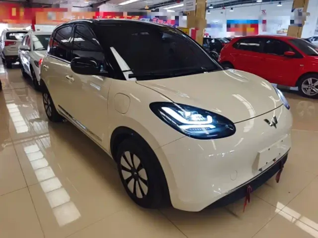 Wuling Bingo — Фото автомобиля 3