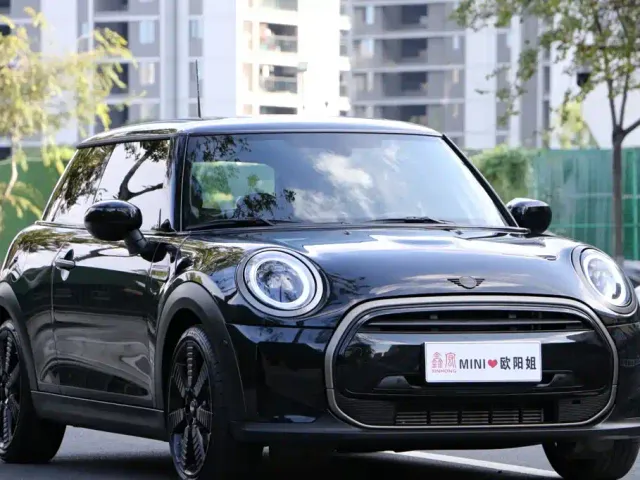 MINI Hatch — Фото автомобиля 3