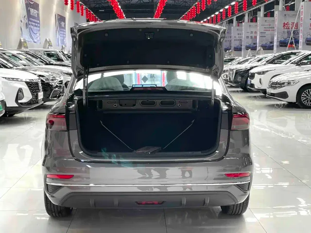 Geely Emgrand — Фото автомобиля 11