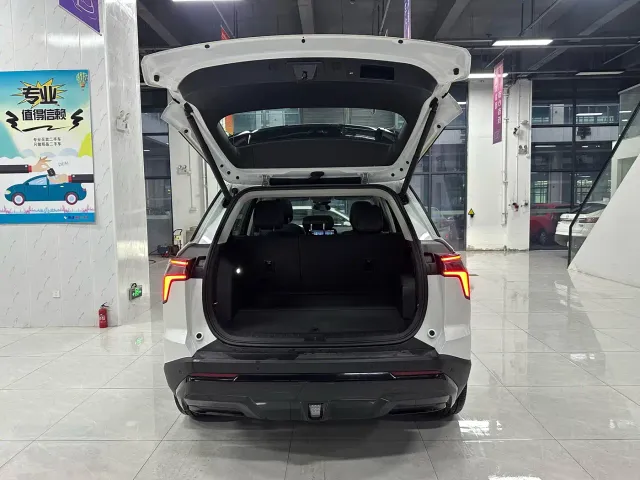Chevrolet Equinox Plus — Фото автомобиля 11