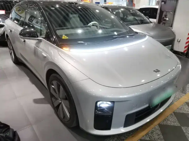 Li Auto i6 — Фото автомобиля 3