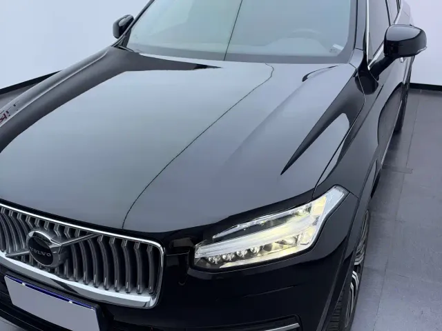 Volvo XC90 — Фото автомобиля 2