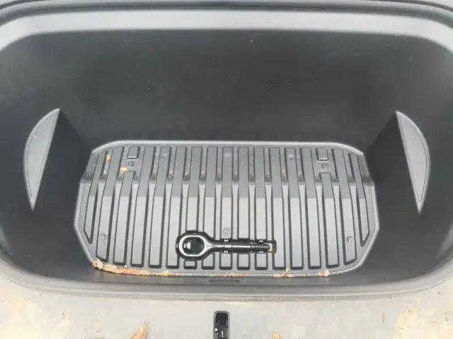 Tesla Model Y 2023 Rear-Wheel Drive Edition — Фото автомобиля 10