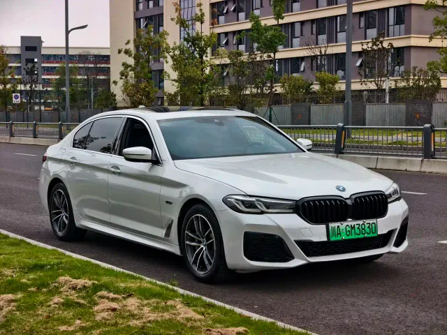 BMW 5 Series — Фото автомобиля 2