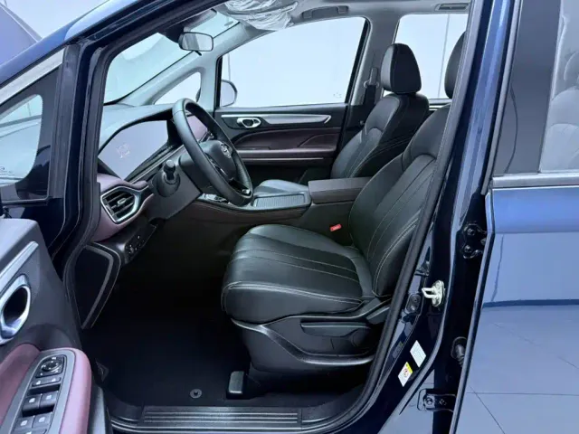 GAC Trumpchi M6 — Фото автомобиля 16