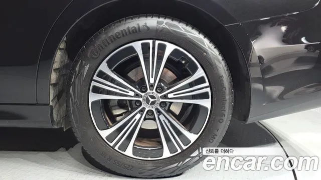 Mercedes-Benz E-Class — Фото автомобиля 4