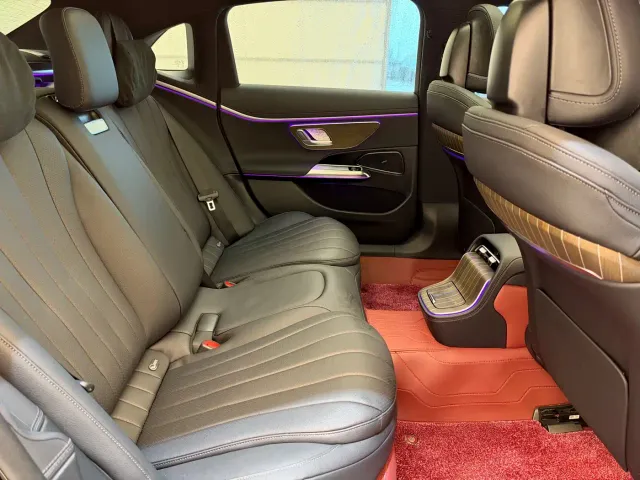 Mercedes-Benz E-Class — Фото автомобиля 11