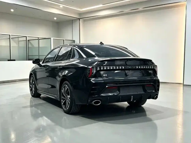 Lynk & Co 03 — Фото автомобиля 6
