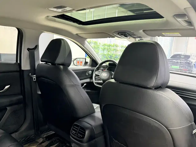 Hyundai Elantra — Фото автомобиля 12