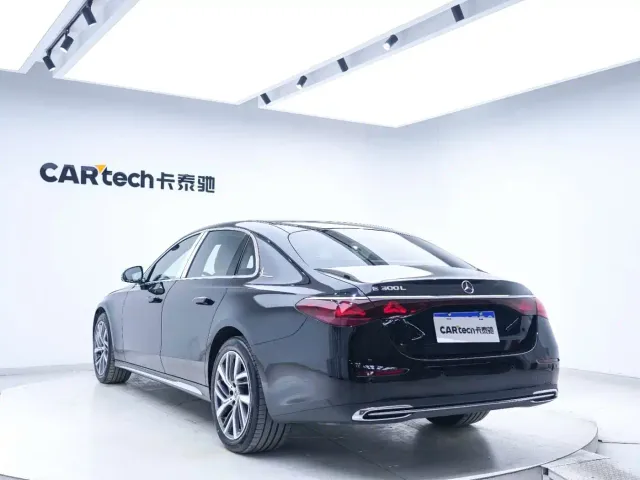 Mercedes-Benz E-Class — Фото автомобиля 17