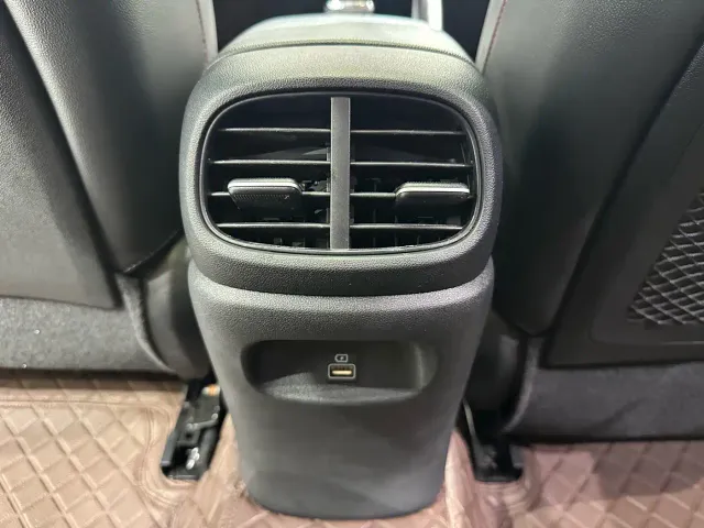 Hyundai Elantra — Фото автомобиля 14