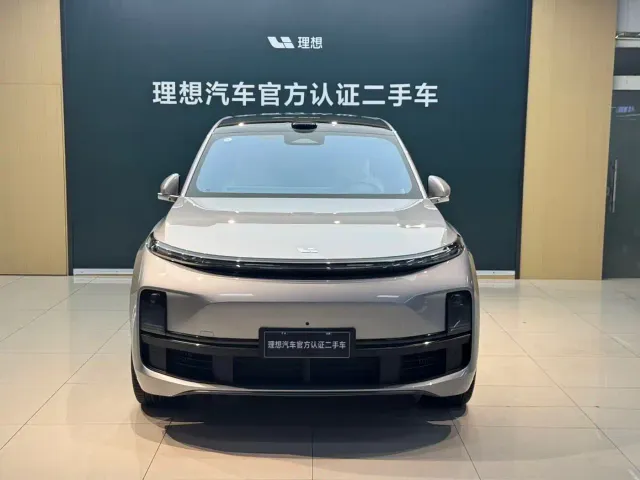 Li Auto L8 — Фото автомобиля 3
