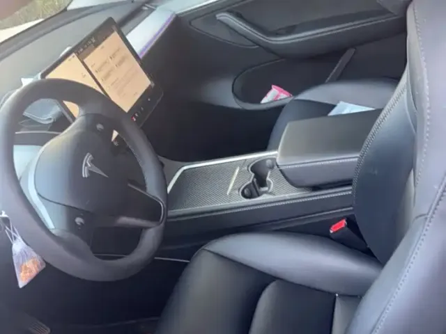 Tesla Model Y — Фото автомобиля 4