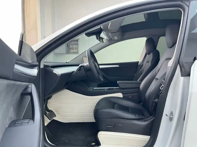Tesla Model Y — Фото автомобиля 4