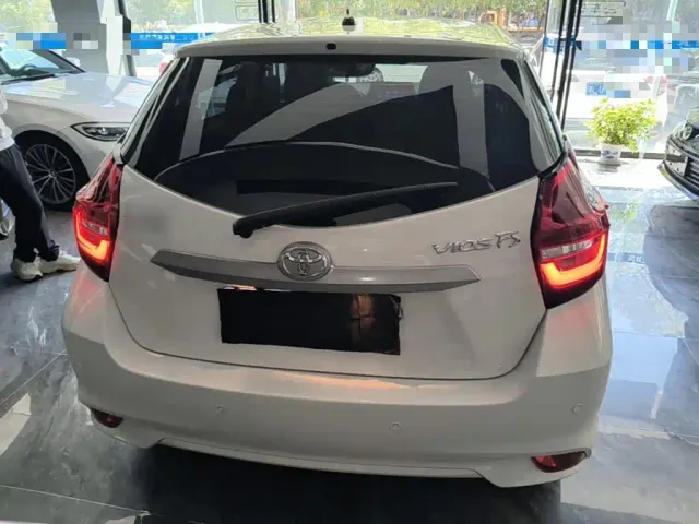 Toyota Vios FS — Фото автомобиля 5