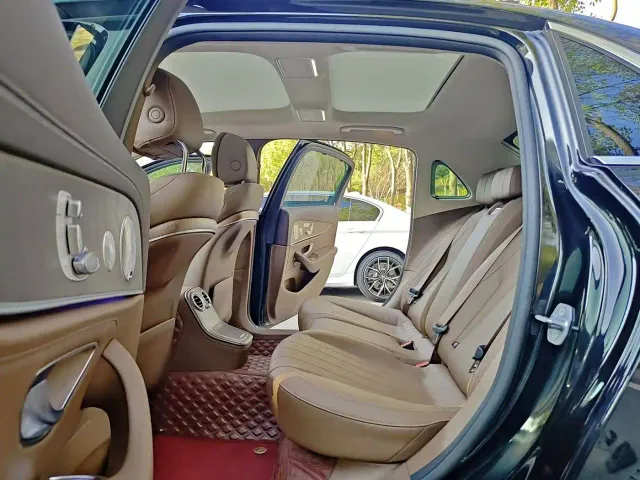 Mercedes-Benz E-Class — Фото автомобиля 5