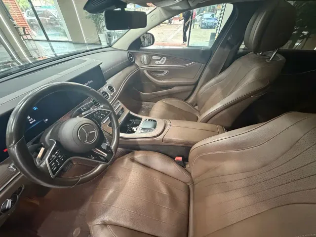 Mercedes-Benz E-Class — Фото автомобиля 3
