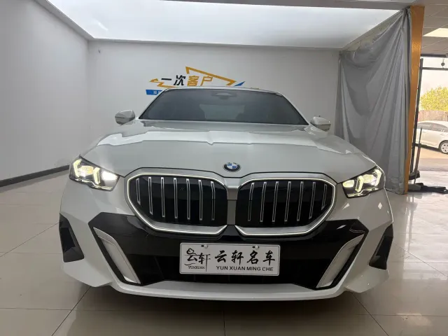 BMW 5 Series — Фото автомобиля 2