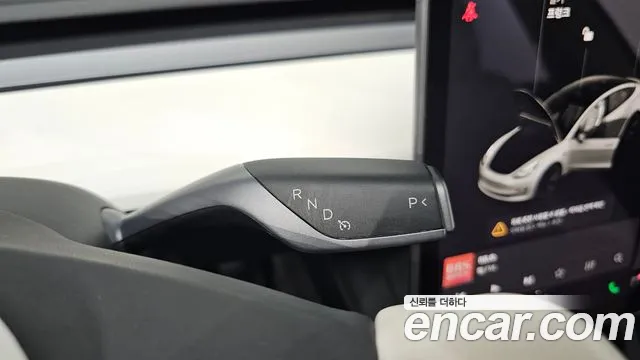 Tesla Model 3 — Фото автомобиля 6