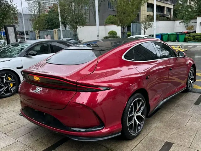 IM Motors L6 — Фото автомобиля 9