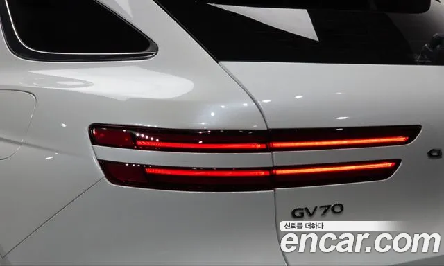 Genesis GV70 — Фото автомобиля 8