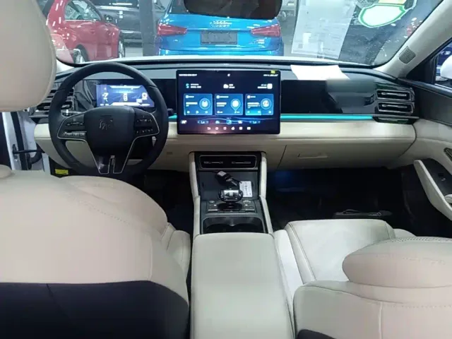 BYD Qin L — Фото автомобиля 9