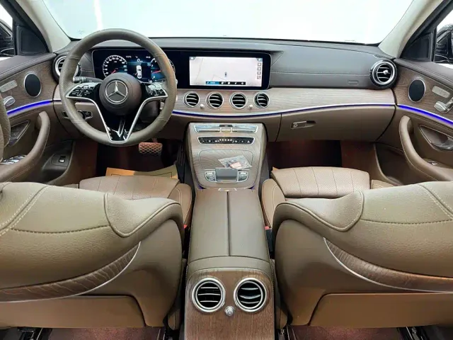 Mercedes-Benz E-Class — Фото автомобиля 21