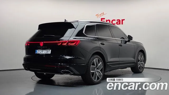 Volkswagen Touareg — Фото автомобиля 2