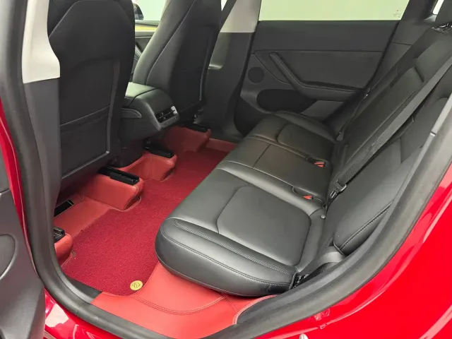 Tesla Model Y — Фото автомобиля 19