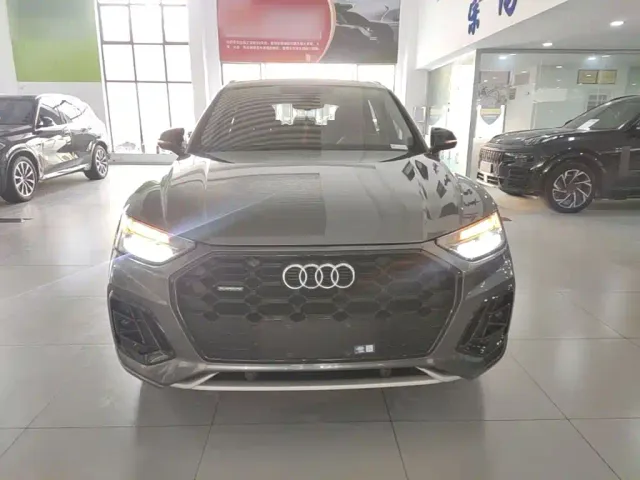 Audi Q5L — Фото автомобиля 2