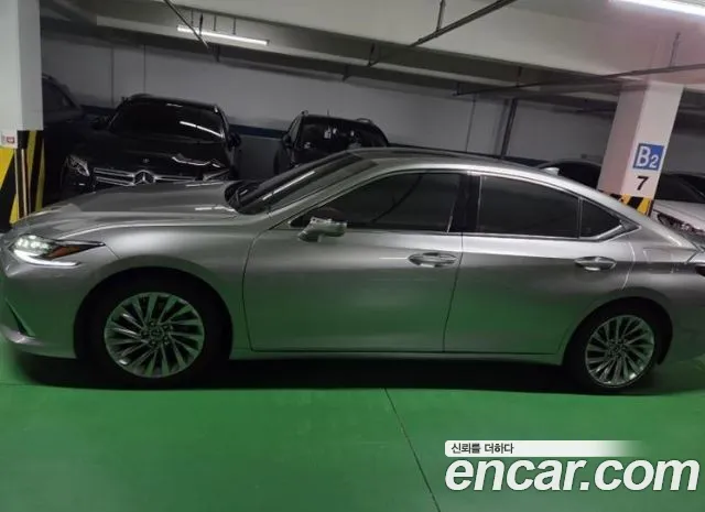 Lexus ES 7th Gen — Фото автомобиля 2
