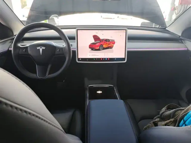 Tesla Model Y — Фото автомобиля 9