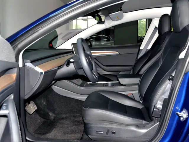 Tesla Model 3 — Фото автомобиля 7