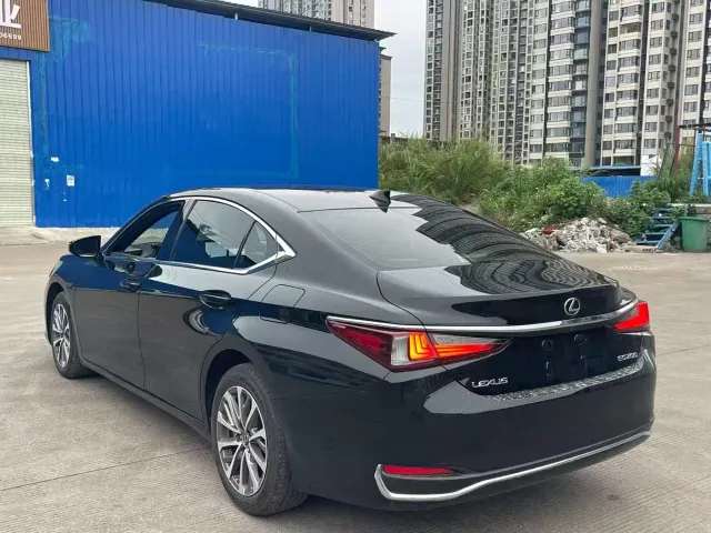 Lexus ES — Фото автомобиля 6