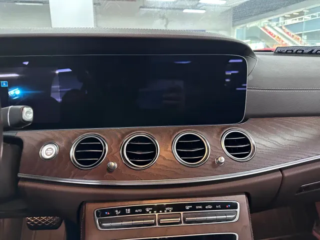 Mercedes-Benz E-Class — Фото автомобиля 6