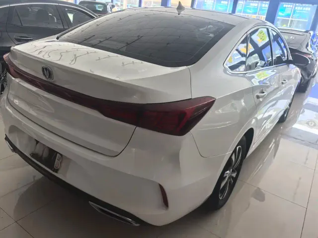 Changan Eado — Фото автомобиля 10