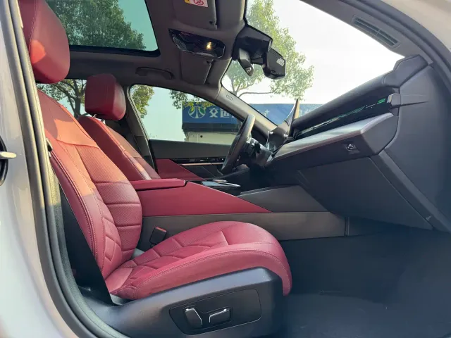 BMW 5 Series — Фото автомобиля 11