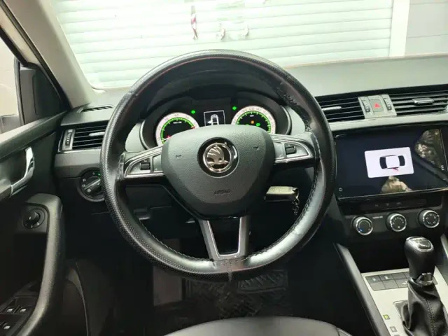 Skoda Octavia — Фото автомобиля 10
