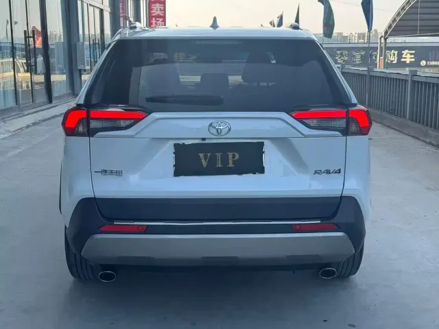 Toyota RAV4 — Фото автомобиля 5