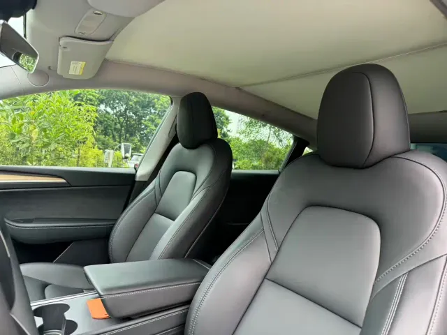 Tesla Model Y — Фото автомобиля 12
