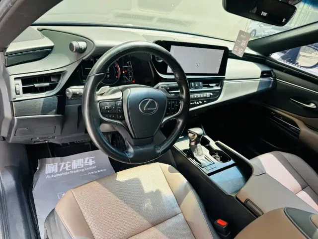 Lexus ES — Фото автомобиля 9