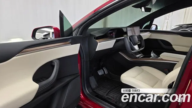Tesla Model X — Фото автомобиля 9